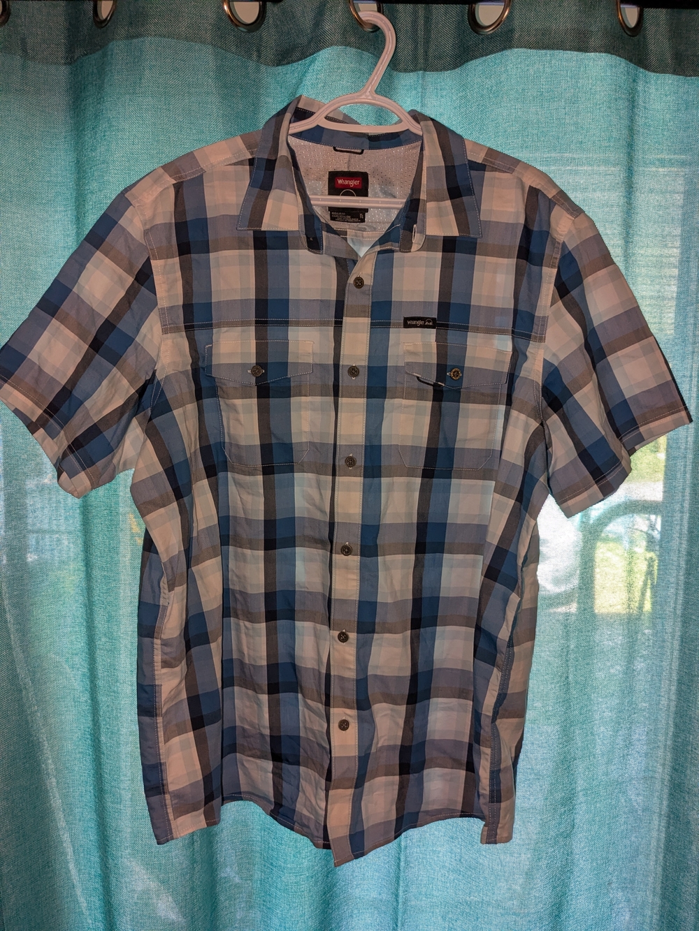 Wrangler Men's Short-Sleeve Blue Plaid Button-Down Shirt